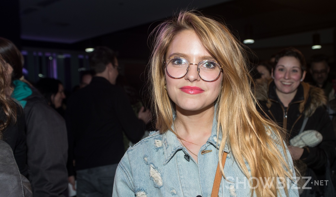 Une Photo Suggestive De Sarah Jeanne Labrosse Et Hubert Lenoir Fait