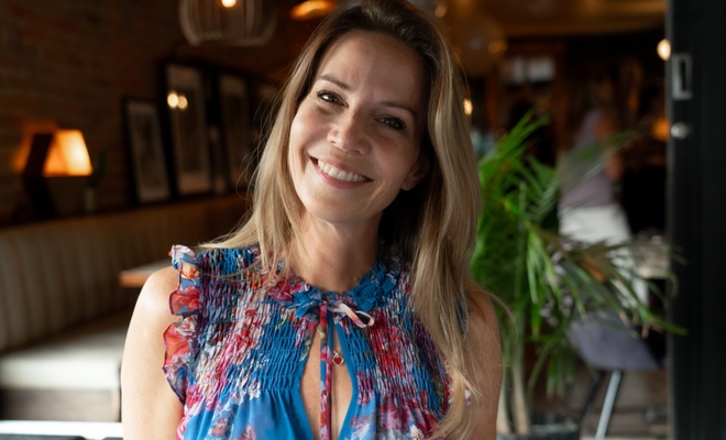 Image de l'article Marie-Christine Proulx foule un tapis rouge avec ses enfants