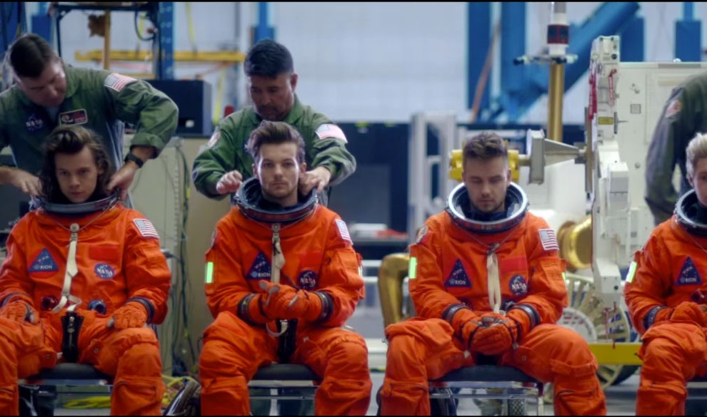 One Direction dans l'espace dans le nouveau vidéoclip pour Drag Me Down