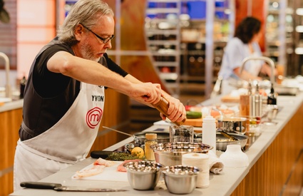 <em style="color: rgb(71, 85, 105);">Masterchef Québec</em>