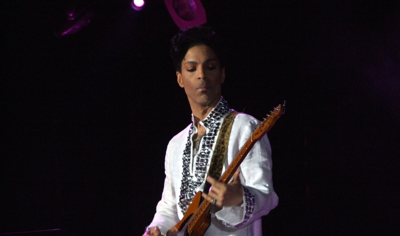 Les artistes du monde entier s'expriment suite à la mort de Prince